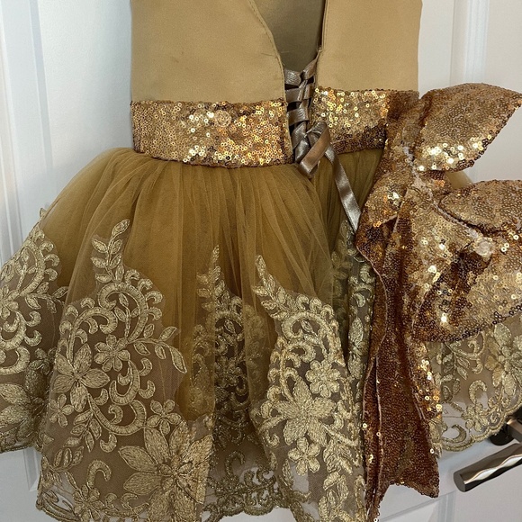 Toddler Gold Special Ocaccion Dress 18-24 - Picture 4 of 6